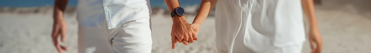 Holding hands couple beach cancun romance