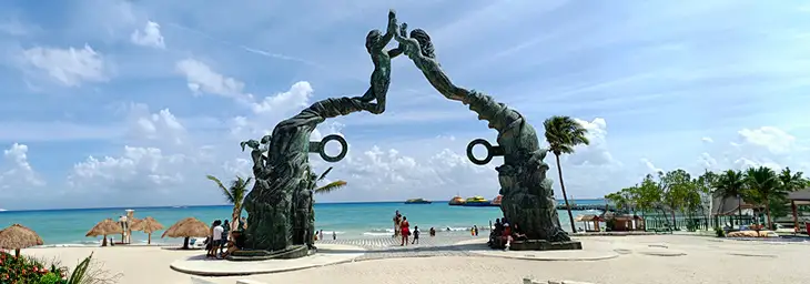 playa del carmen parque fundadores beach ocean statue portal maya